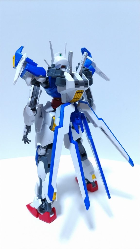 腰に境界戦機のパーツを使い、ガンビットの接続枠を増やしてます。境界キットはガンプラとの相性が良くてお気に入りです。