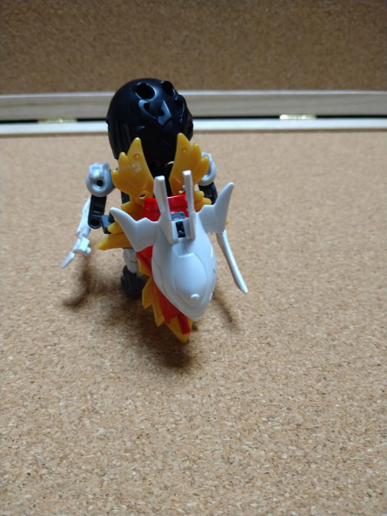 なるべくバックパックを背負ったフォルムも近しい形になったかな、と