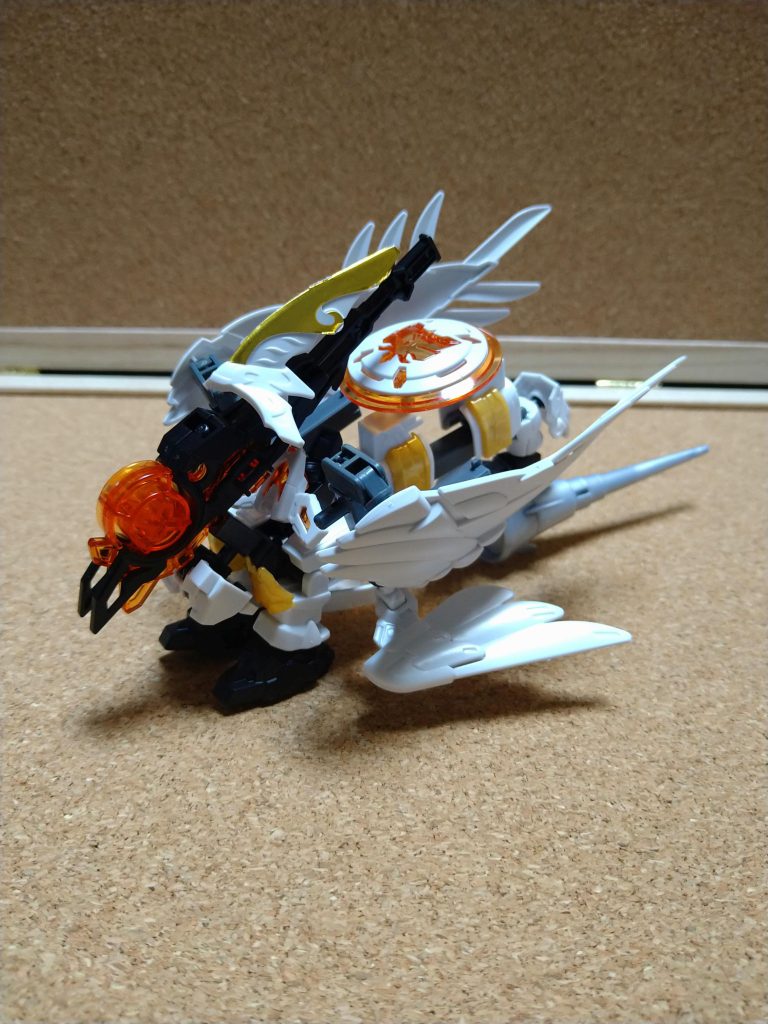 ＳＤの醍醐味でもある鎧のサポートメカ形態、鶏？モチーフです。一応余りパーツ無しとなっています。