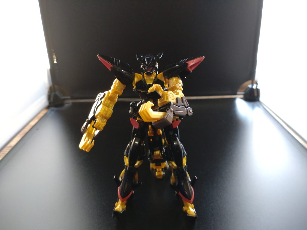 尻尾の位置を変更し、クローをだしてビーストモードにタイプチェンジ！