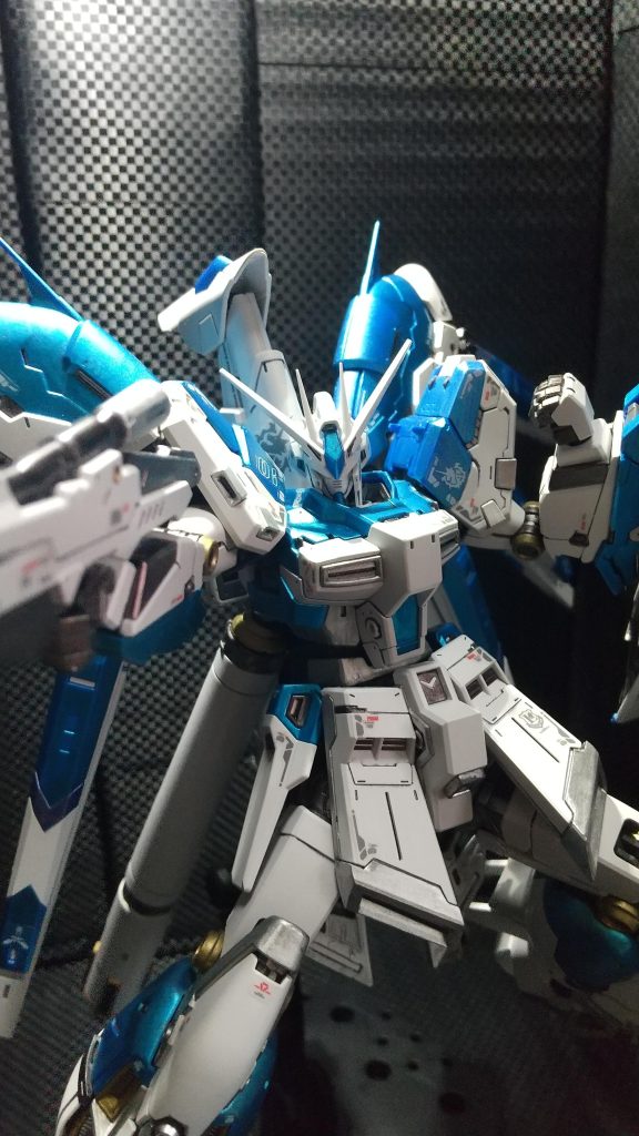 装甲やフレームが連動したり開閉したりホントにカッコいい。。