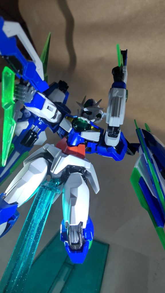 やはりクアンタはアクティブなポーズが映えますな