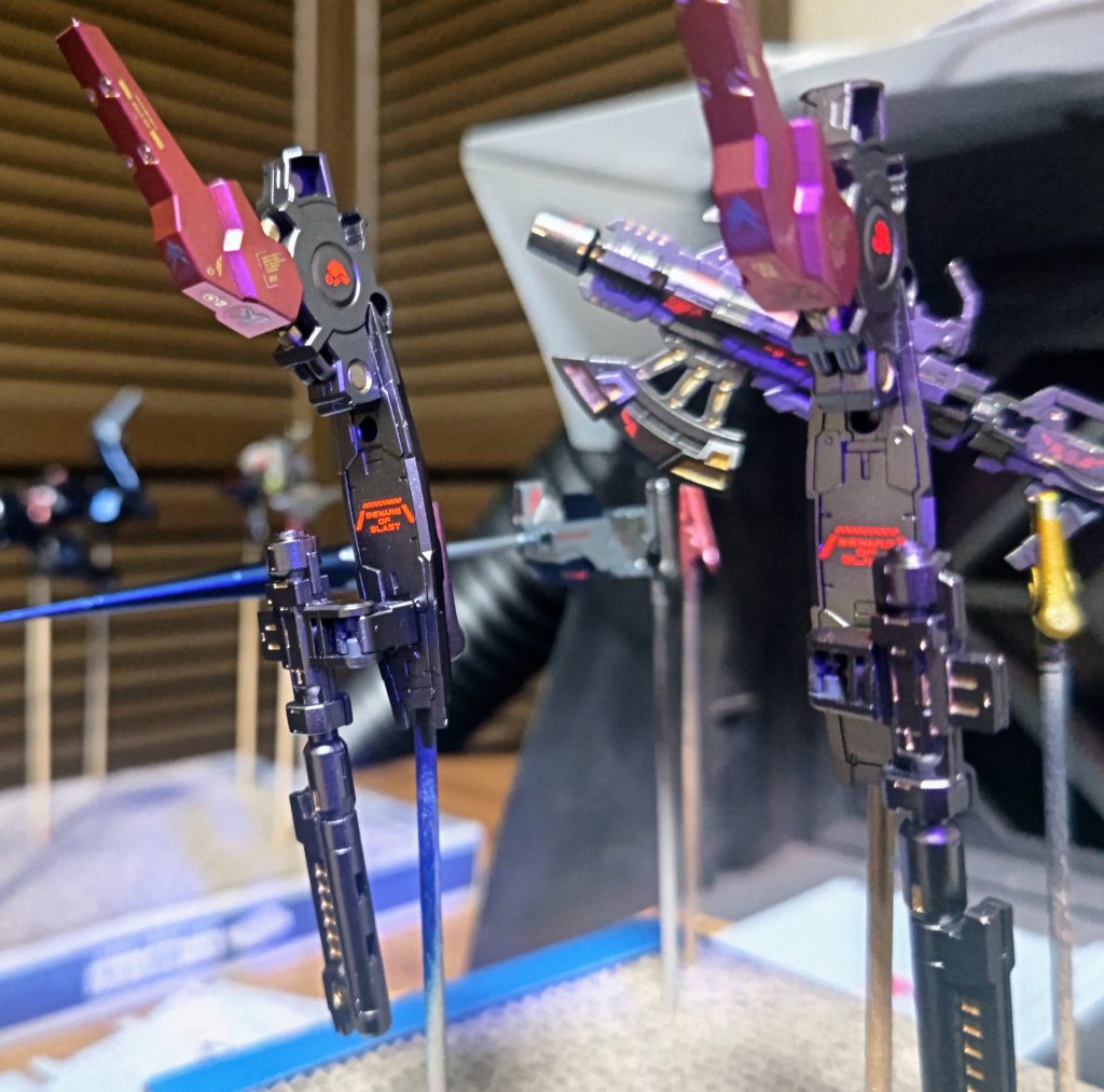 背部ビットのパーツはダリルバルデくんの膝です(笑)基本的には30MMのカスタマイズパーツを組み合わせて武装なりバックパックなりを改修しました。ご覧いただきありがとうございました