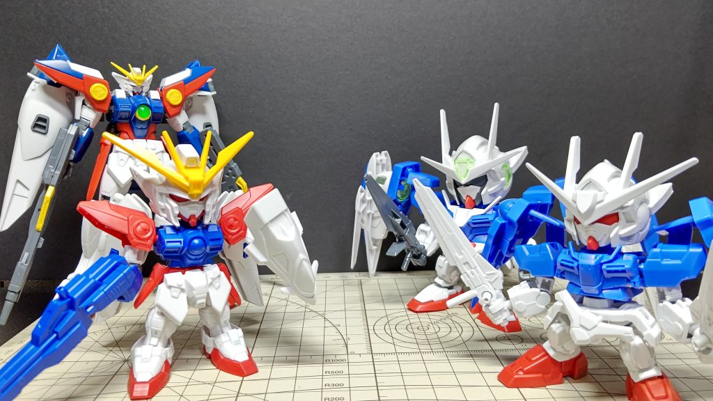 始めた頃はこの4体を使う予定でしたが右下のダブルオーは最終的には使っていません