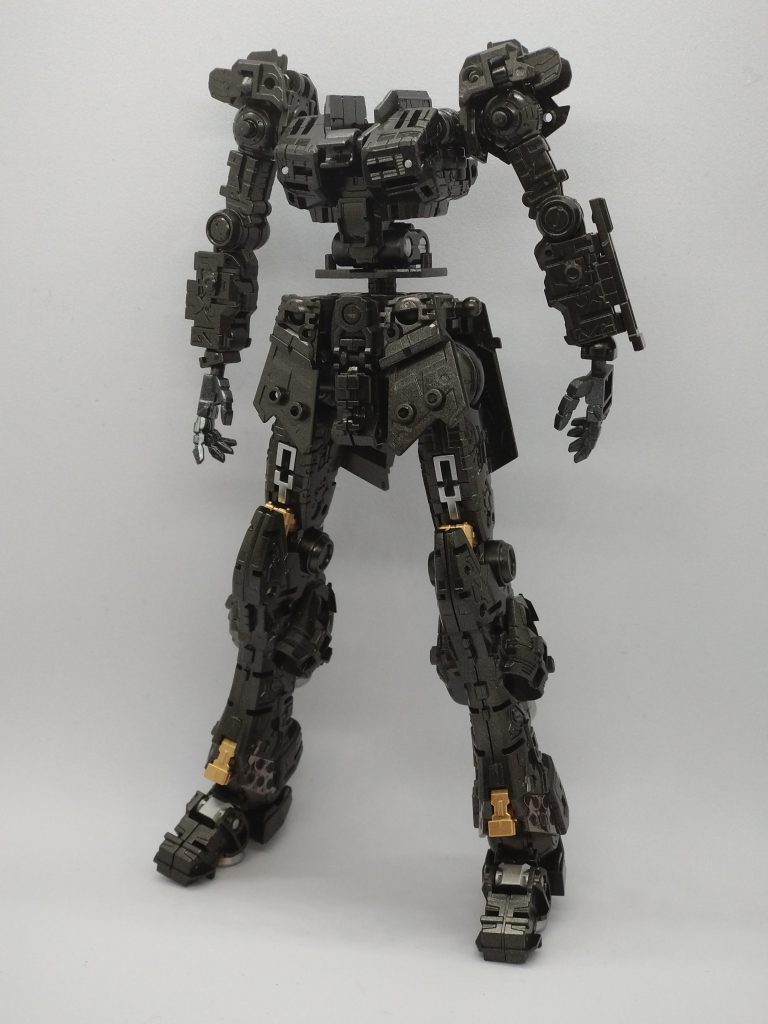 フレームは全塗装メインはメタルブラック可動部はシルバーやゴールドほとんど隠れるけど、チラ見えの良さ