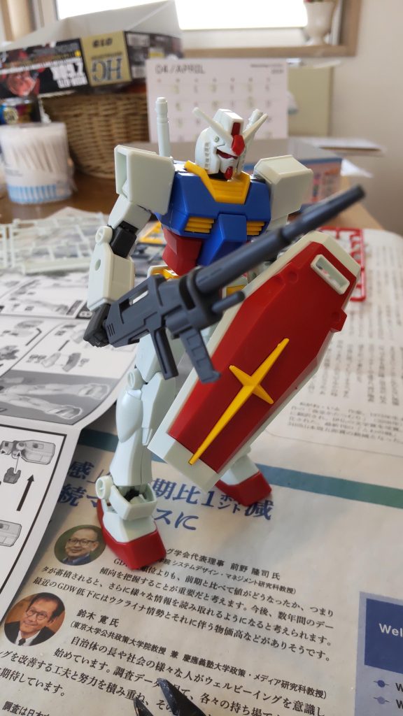 エントリーグレードだからなのか初めてでも  あっというまに完成✨娘はビームライフル知らないから持ち方が独特です👍