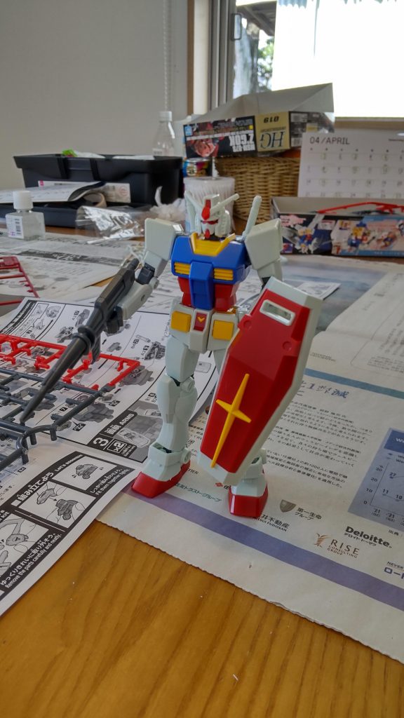 完成したつもりだったけど腰の横アーマーとビームライフルのスコープがないのもイイですね👍