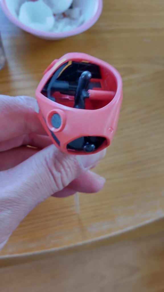 合わせ目消しは今回もちょっと失敗😵   うまく接着剤がはみ出ない😆