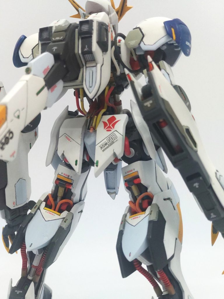 背中もゴチャゴチャしてセクシーになったかと…肘のサブアームがチラっというか、丸出しですねw