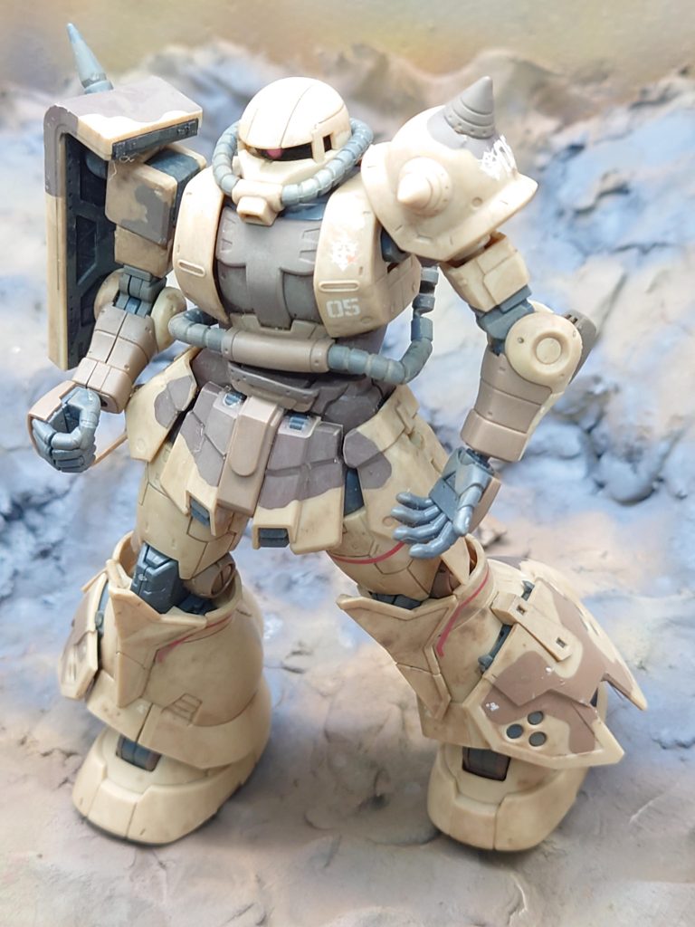 成形色に迷彩デカールの簡単仕上げです。