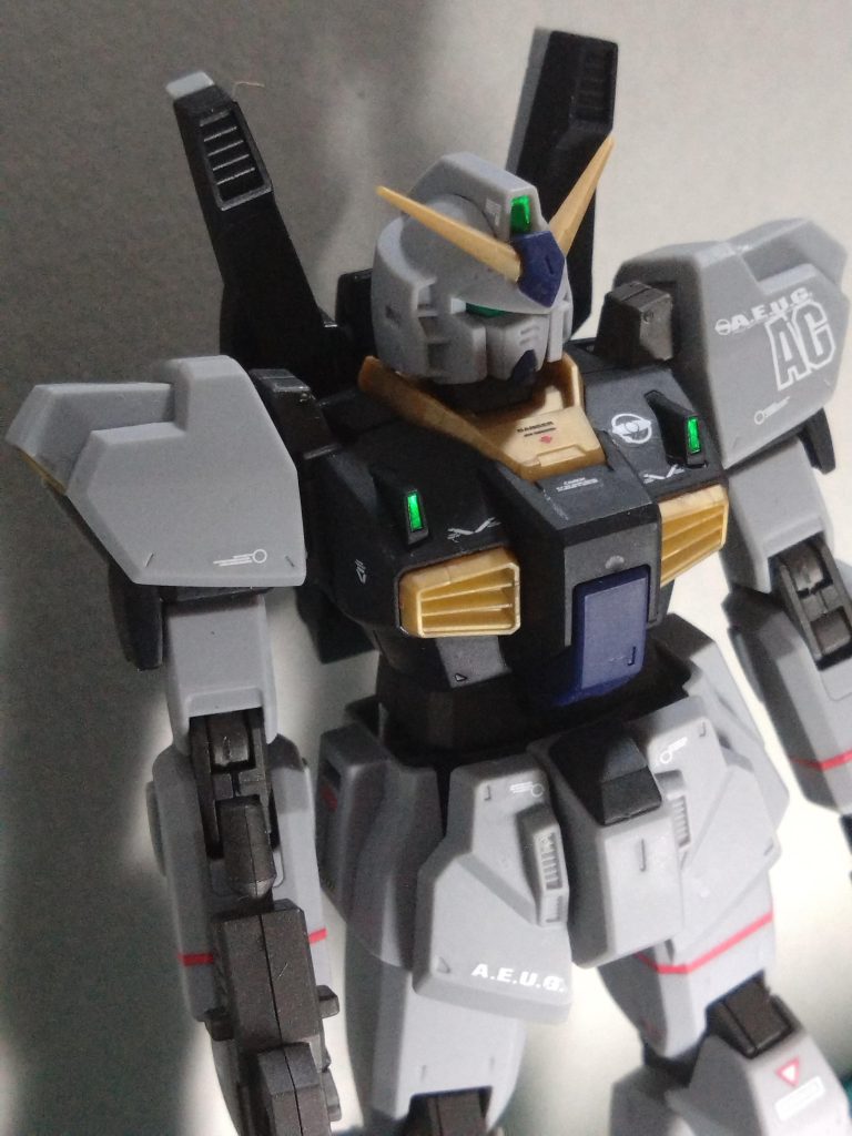水転写デカールは付属のものを使用しました。初めて専用デカールを使用したのですが、こんなに貼って良いだ!ココに貼って良いだ!などなど参考になりました。
