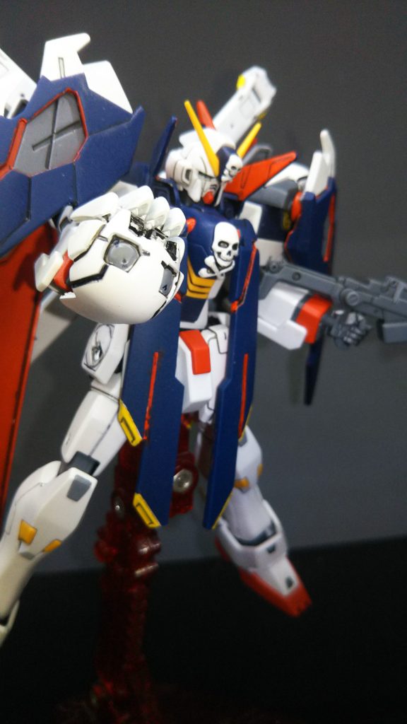 原作にあったIフィールドパンチが再現可能(笑)写真を忘れましたが、足裏の短剣飛び出しも再現可能で、とにかく武器が豊富で、嬉しい限り。