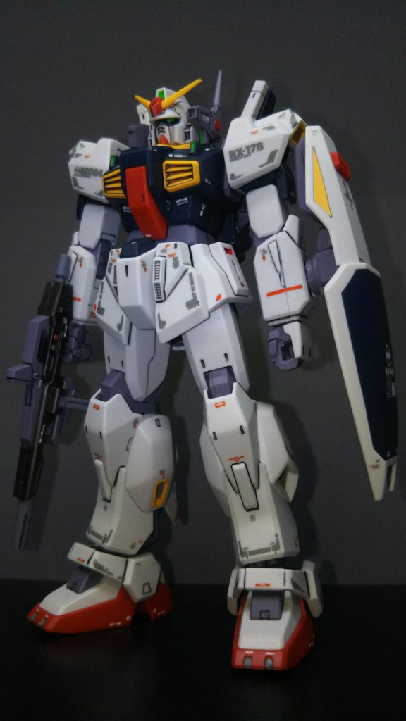 デカールはRG仕様の物を使用。仕様違いでそのままで使用出来ない所は少々変更しています。水転写を使用しましたが、とにかく小さいものが多く、また数が多いので貼った所が剥がれたり動いたりして、とにかく苦労しましたw剥がれても見つかった物は再貼り付けしましたが、見つからなかった分は塗装でごまかしてますw