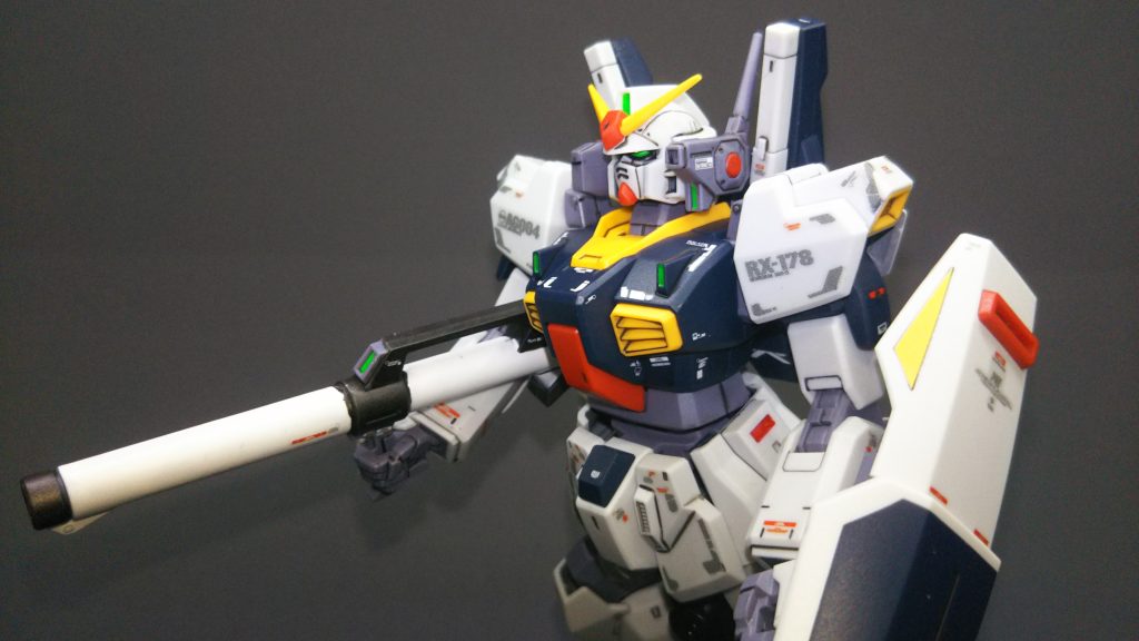 バズーカはかなり塗装が多い(ほぼ全部)なので、腰のマウントラックに取り付けると塗装が剥がれそうで、付けたく無いですね…