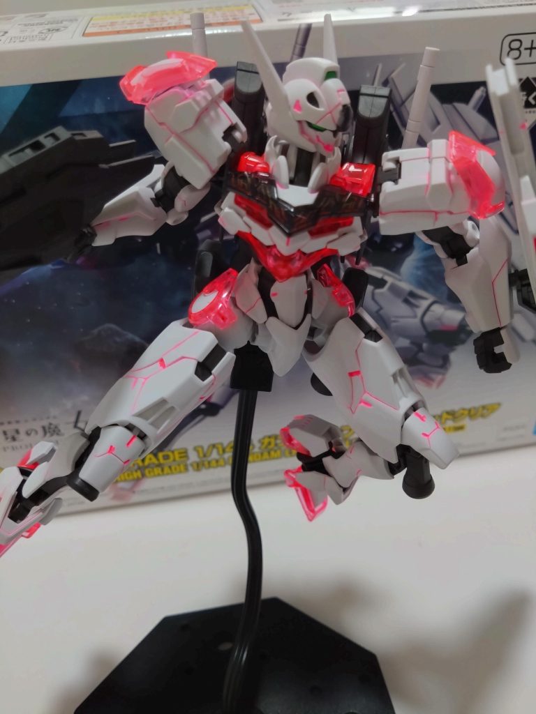 ルブリスの通常版は積んでいて、水性ホビーカラーのルブリスホワイトとルブリスピンクで全塗装しようと思ってます。