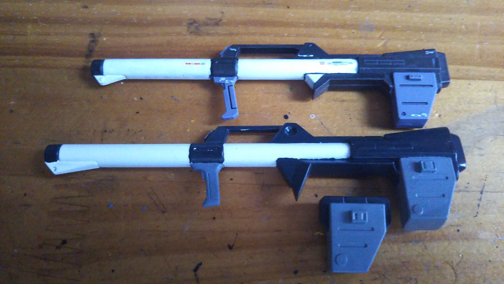 旧キットの武器セットに入っていたMk-Ⅱ用バズーカが出てきましたwマガジンが付けられるかと思ったのだが、微妙に大きさが違うんだなぁ…あ、上がHGので、下が旧キットのです。ちなみに旧キットのは塗装途中で止まってますw