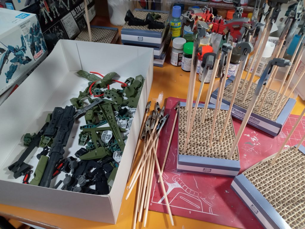 色はデュナメスやケルビムを意識しまた。