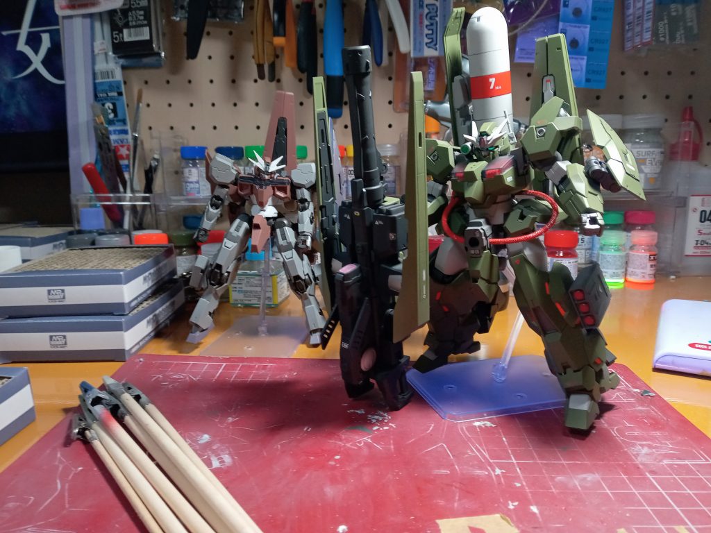 ウルと対になるようにソーンは近接戦闘用に制作しています。