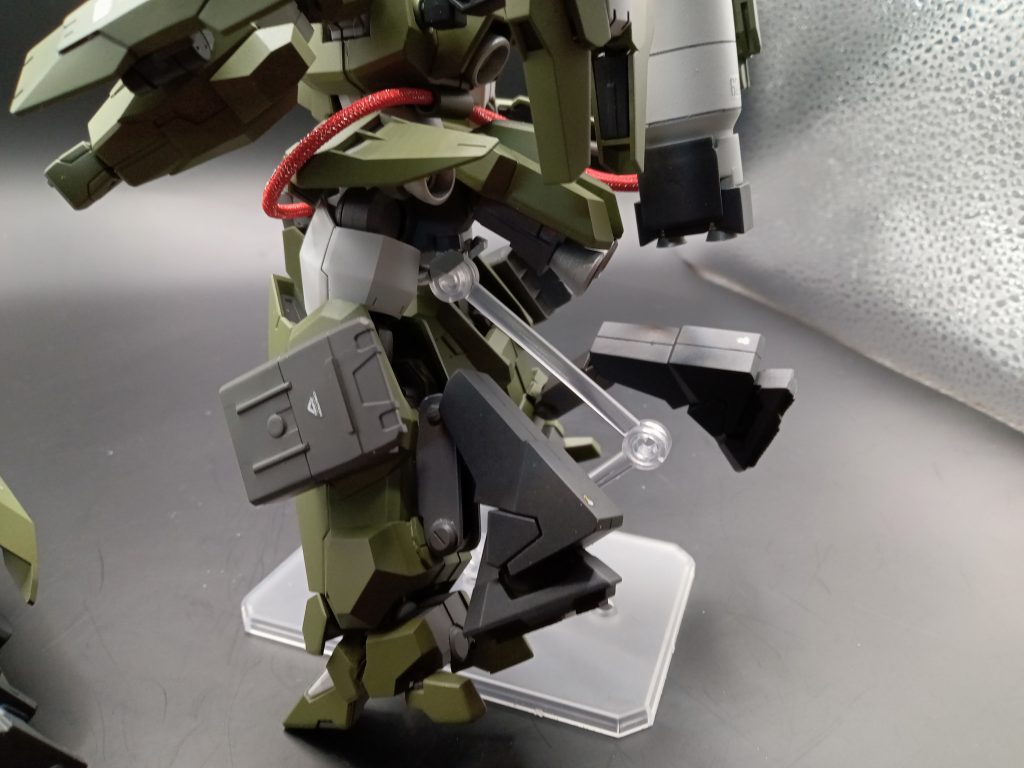 脚の後ろに発射時に機体を安定させるスタビライザー？的なものを付けました。