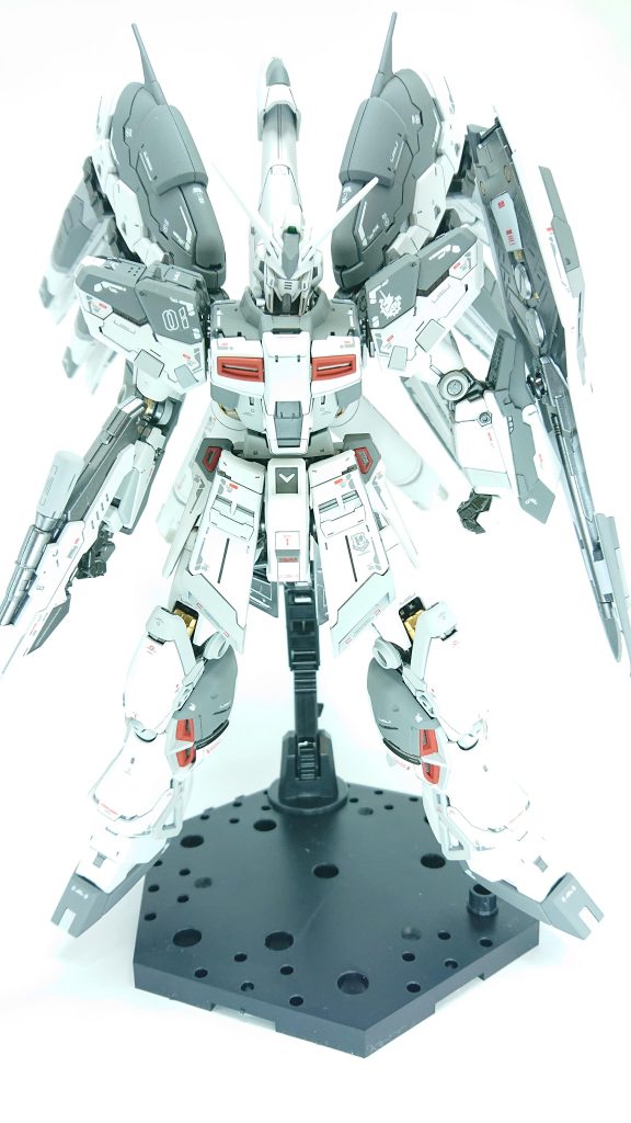 ご覧頂きありがとうございました。ガンプラ作製の際には、こちらに投稿されている緒先輩方の作品をかなり参考にさせて頂いております。皆さんには遠く及びませんがゆっっっっくり楽しんでいきます。お目汚し失礼いたしました。