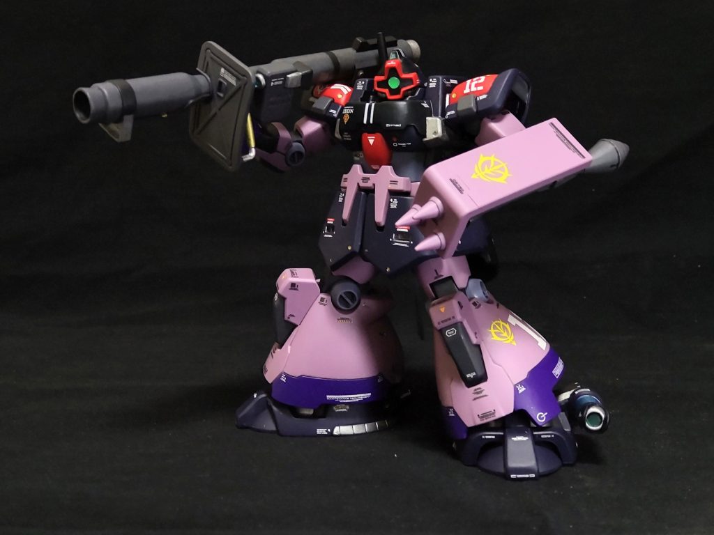 この子も古いので動かないですね。ユルユルの関節は、パーマネントマットバーニッシュで補修。