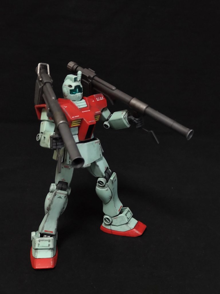 ジムもバズーカを2丁持たすと強そう😄。