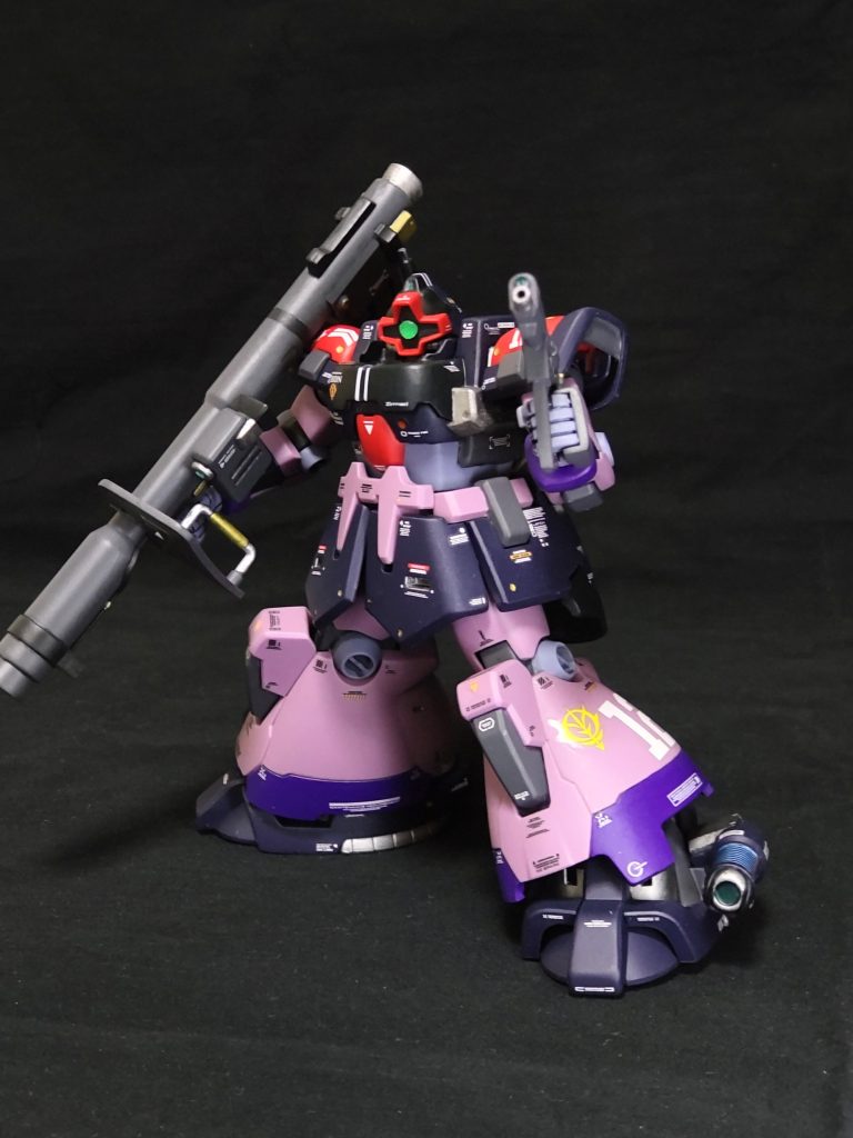 マシンガンを構えて。