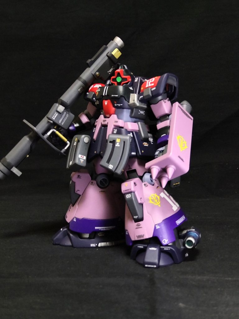 フル装備。スパイクシールドは、ザクⅠ黒い三連星仕様より拝借。