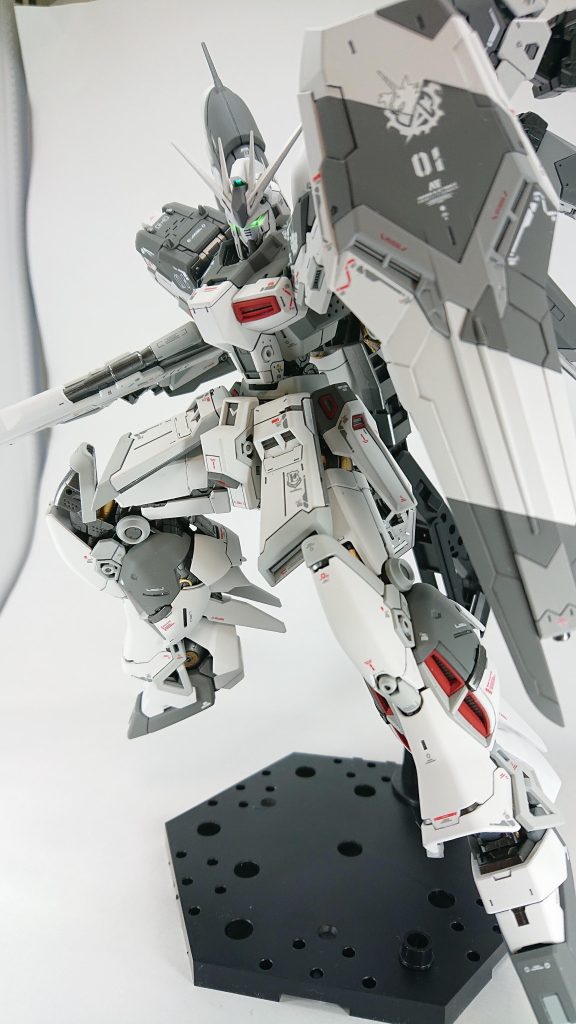 動く!きまる!すてきっ!!素晴らしいキットですね!ツインアイとセンサーに蛍光塗料使ってビコーンしてみました!初めてやってみましたが想像以上にビコーンでびっくりです☆