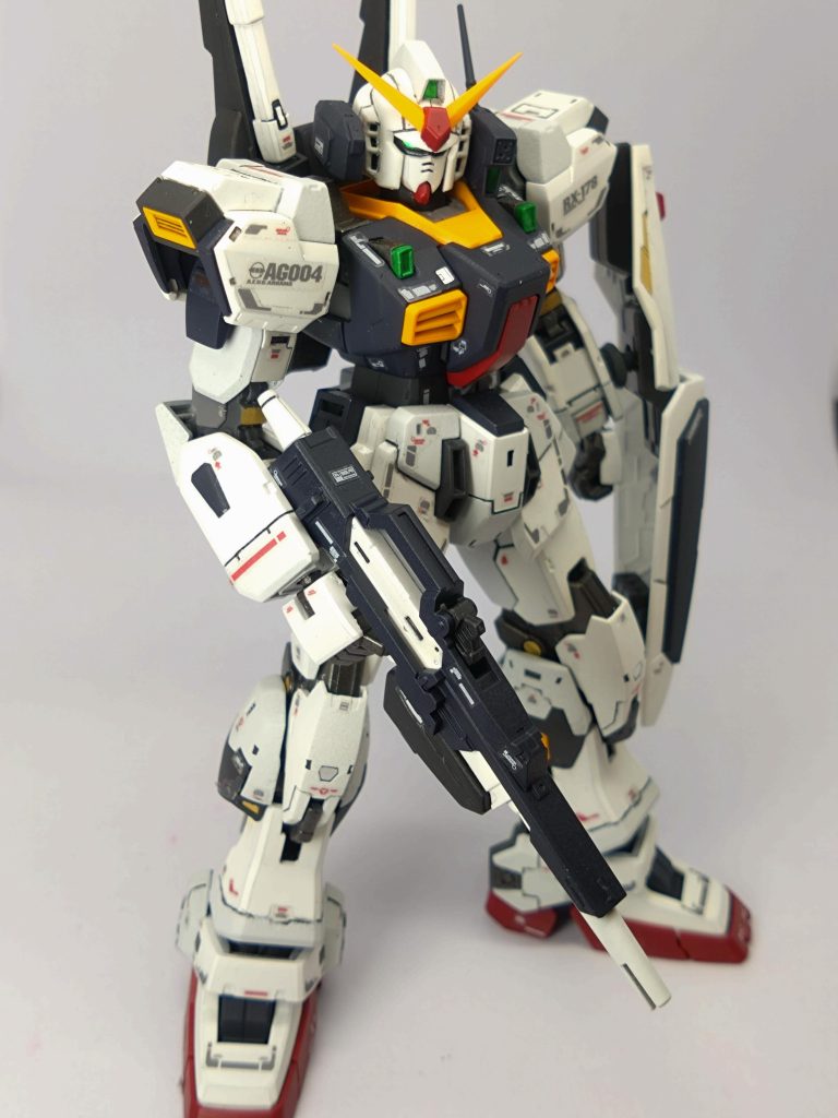 ライフルもバズーカ同様に本体と色合わせ。νガンダム風に。