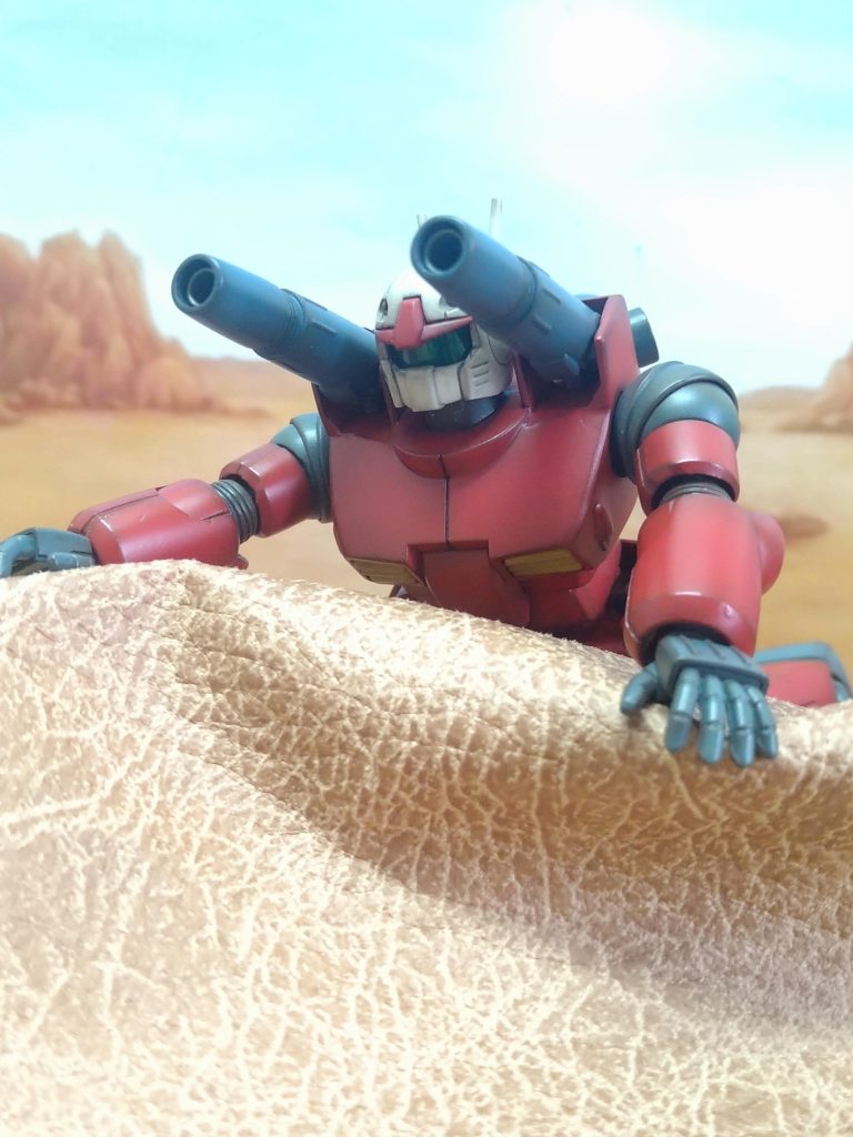 😨😰~~恐怖のメモリアルアクション~~😨😱…もし…お時間に余裕がございましたなら………………写真奥………😨…ドキ………ガンキャノンの右二の腕を〘ズーム〙してご覧ください………😰…ドキドキ…………...... 歯型です‼😱😱😱キャ~~~~~恐ろしい…😨……本当に恐ろしい……😖😖😖…コレ…ケセルノカ…💦…このような傷があちらこちらに沢山付いておりました…😭😭😭ナンデー💦あまりにも目立つ傷は消しましたが、その傷の多さに小さな傷は諦めスルー😰完成を急ぎました!😅