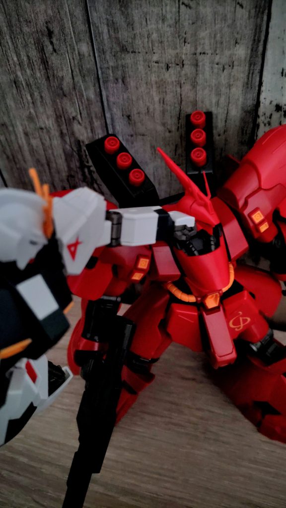 アムロとシャアの殴り合い宇宙なにもやってないのに急に殴られるシャア