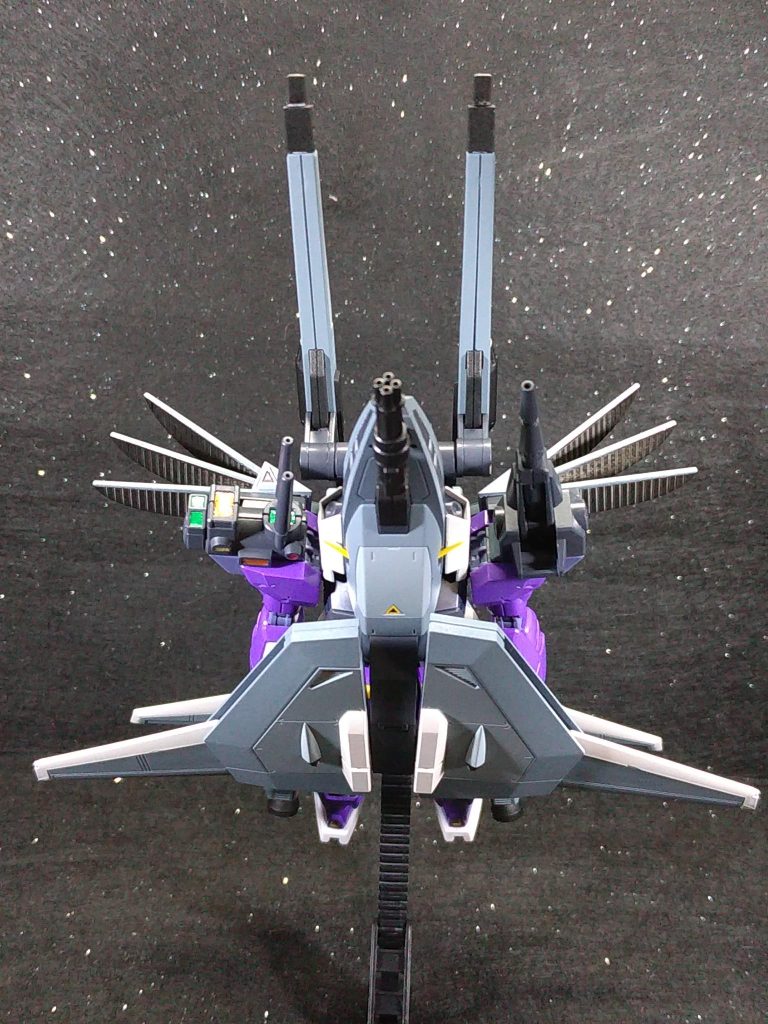 MGガンダムF90とPタイプ、Vタイプを組み合わせてF90 PVスペシャルを製作しました。カラーリングはロービジカラーに変更してPタイプとVタイプに統一感を持たせました。V.S.B.Rのグリップを無くし上部をスッキリさせました。メインカラーはTS-32ヘイズグレイサブカラーにAS-26ライトゴーストグレイ、AS-20インシグニアホワイト、SG15MSファントムグレー内部メカ等にTS-94メタリックグレイ+トップコートつや消しを使用しました。 