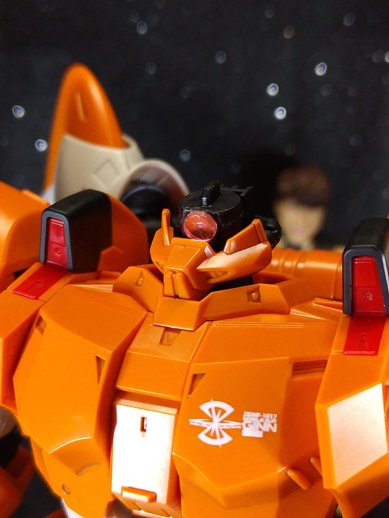 モノアイはシールからMSサイトレンズに変更。4mmを使用してキットよりも大きくしました。