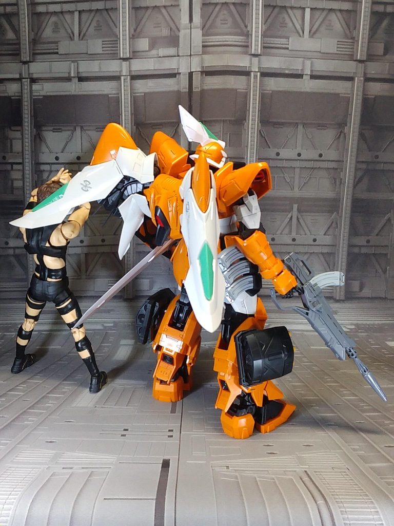 武器のカラー変更とスミ入れ、パーソナルマークを中心にデカールの貼り付けを行いました。