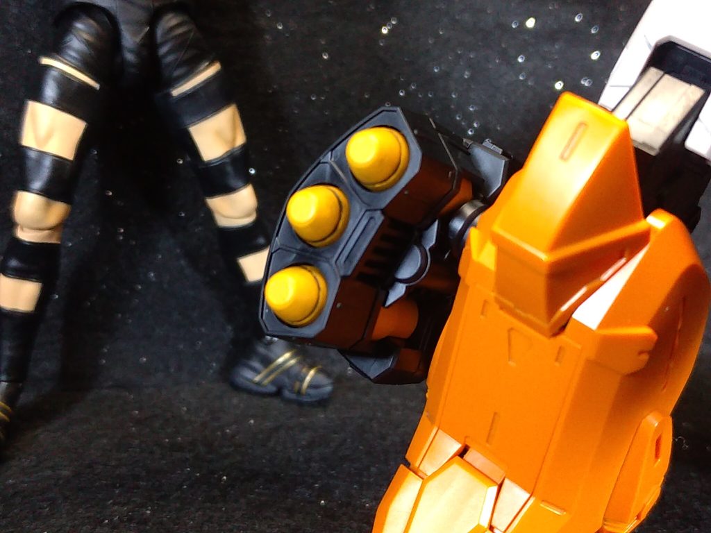 ・パルデュス 3連装短距離誘導弾発射筒HGのころから、消耗品の弾頭に専用の色が設定されているのに違和感があったので一般機と同じオレンジにしました。