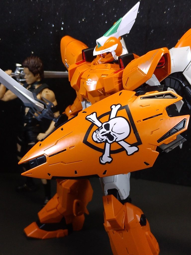 ・専用シールドデカールが大きく貼り付けに苦労しました(^-^;裂けたり、欠けた部分を修正してトップコート半光沢で仕上げています。