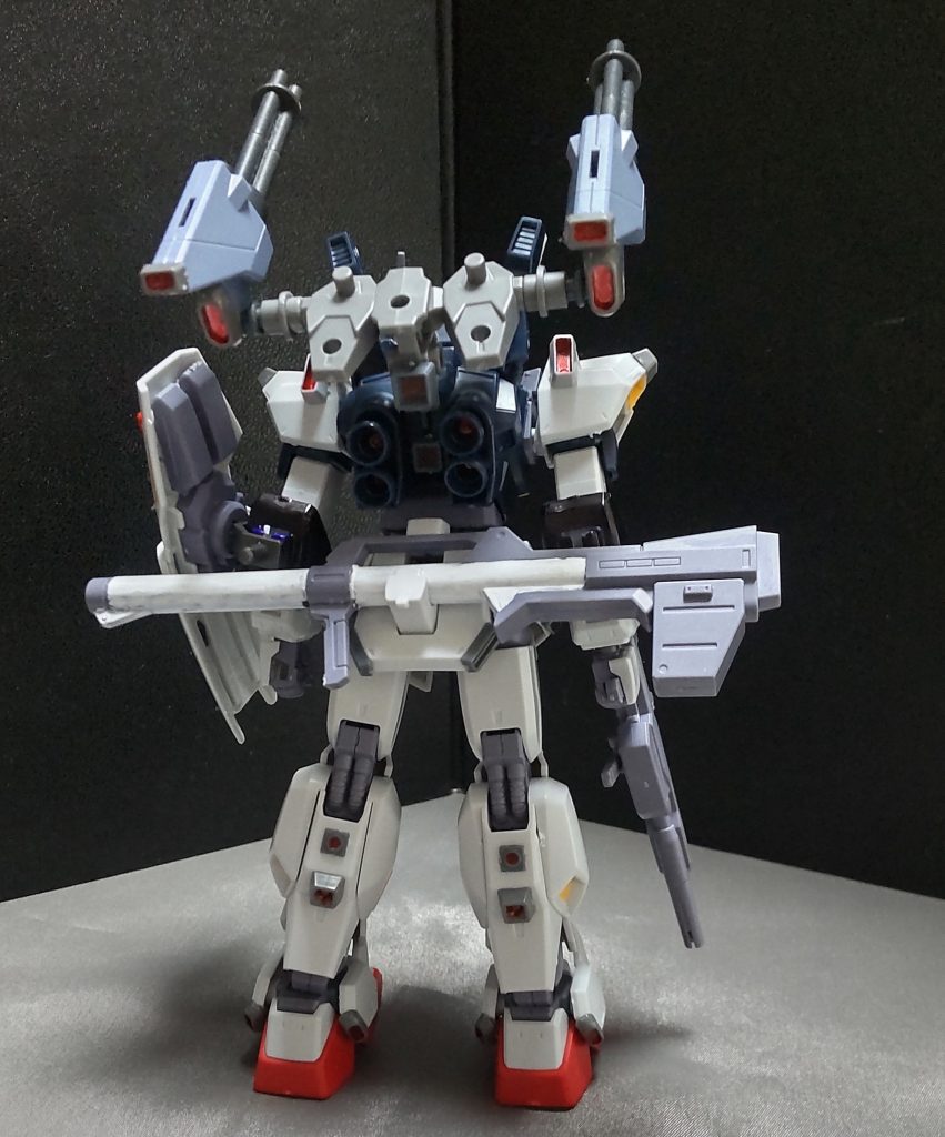 リアビューバックパックに追加武装として、ガトリングガンを追加させてます。※ギャンバルカンのを使用しています。