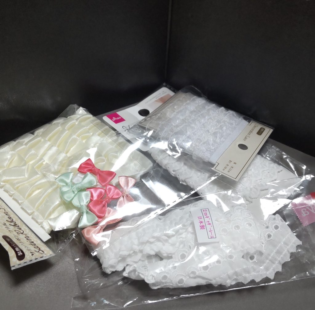 今回はお裁縫がメインだったので、その補助用品として、100均の手芸コーナーから色々購入してます。※中には手芸店から購入したのもあります