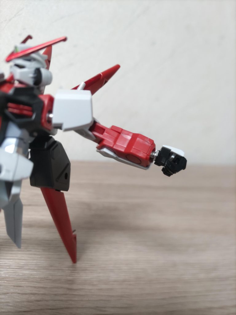 関節部はシルバー塗装で機械感を出してみました。ほんとはメタリックシルバーがいいかもしれないが手持ちにないため通常シルバーにて