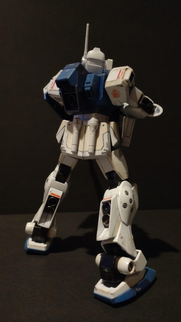 スジ彫りやガンダムマーカーでの塗装を初挑戦した思い入れのある機体です！