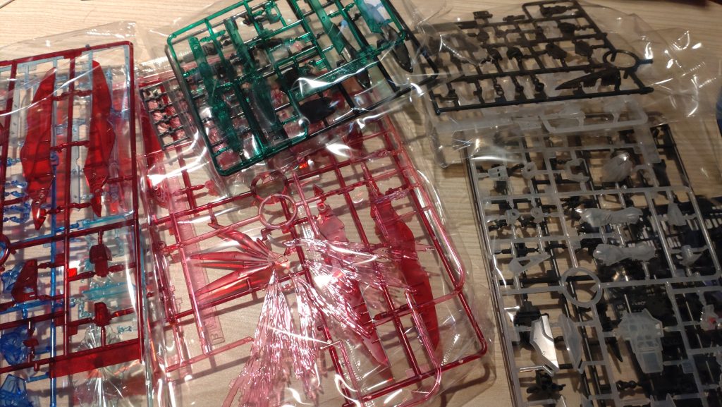 ランナーは11枚くらい?1日でサクッと完成させて達成感を味わうにはちょっと時間かかりましたが、楽しく作れます!めったにガンダムベースに行けないので、作るのもったいない気持ちがありましたが、作って満足!ご覧いただきありがとうございました!