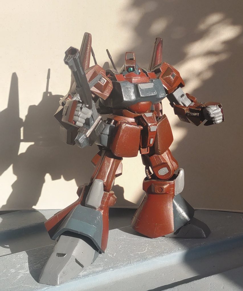 脚部の延長や、パテを各部に盛っています。