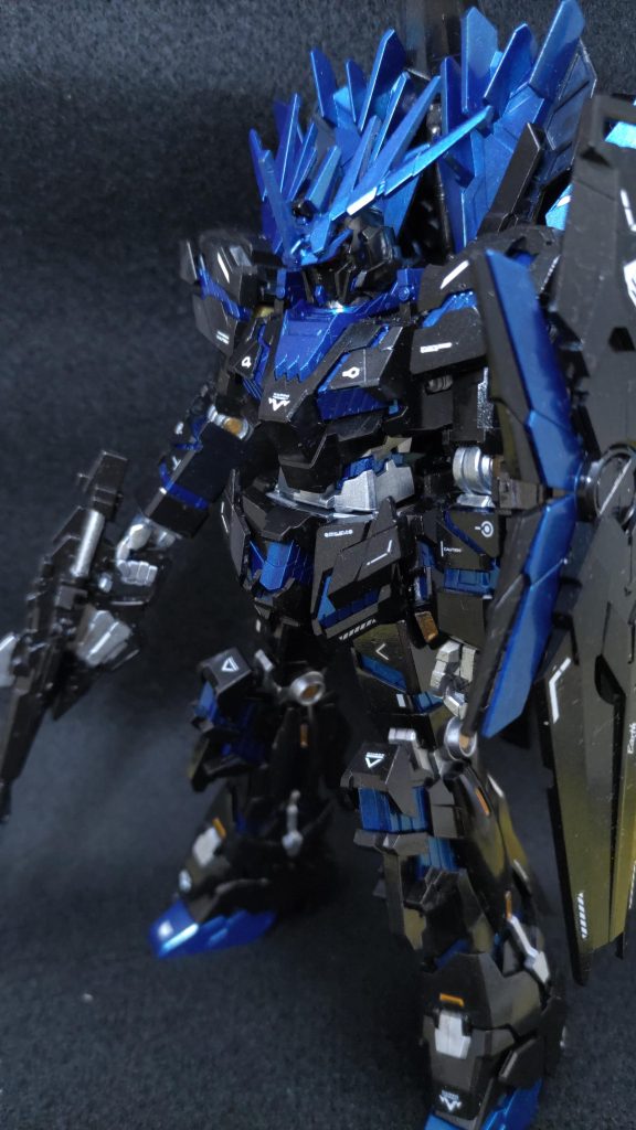 早く作りたい欲求に負け、ホコリを被ってた機体にも関わらずパーツ洗浄をせず塗装開始…よく見るとホコリが多々塗装に入り込んでます…