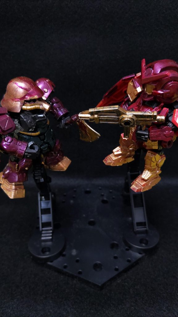 こちらはほぼほぼ全塗装のギラ・ズールとアストレアタイプF。紫等のダークな色合いが好みみたいで、2体ともダークな仕上がり。これからの成長が楽しみです😆