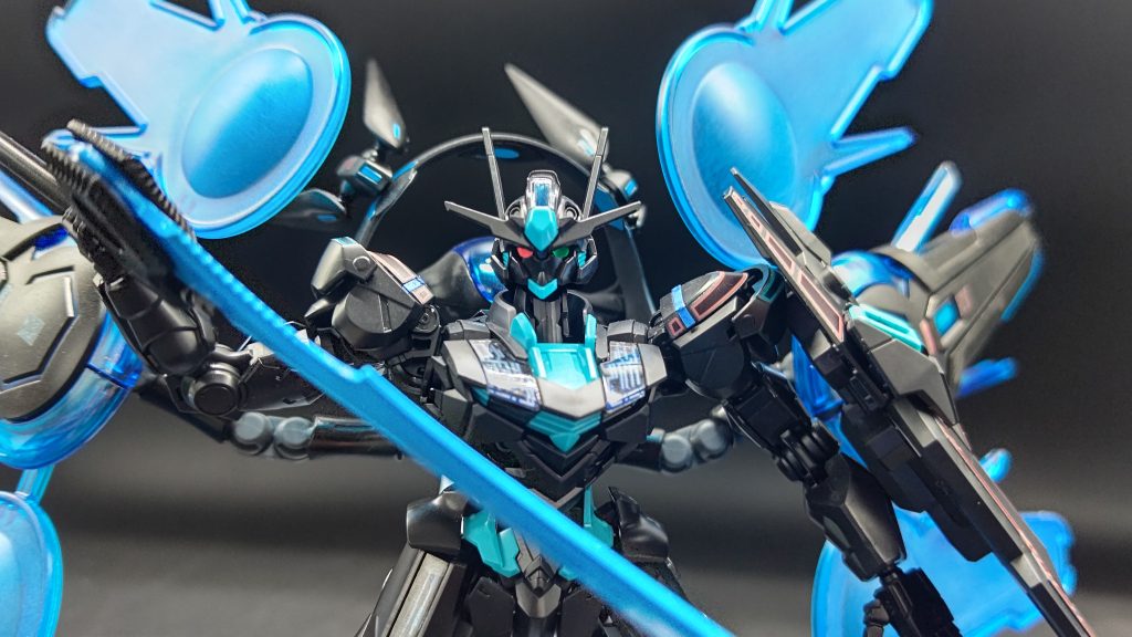 せっかくツインアイでシールが2種類付いてるので、とくに意味なくオッドアイにしています。