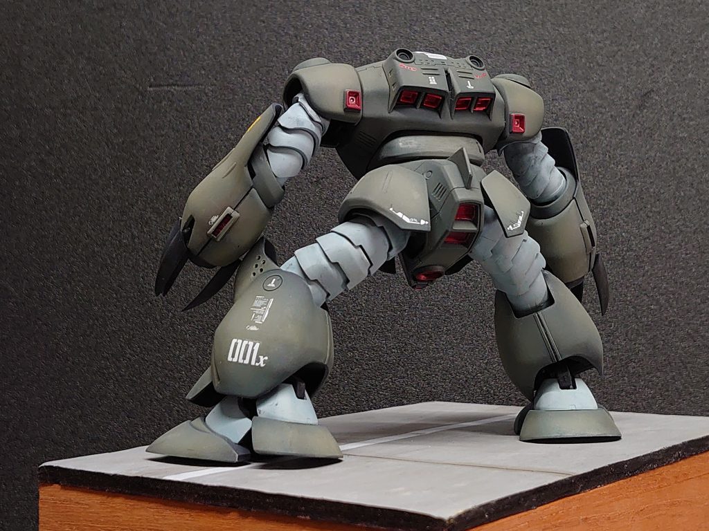 全体的に実機特撮風に塗装、ウエザリングをやりました。