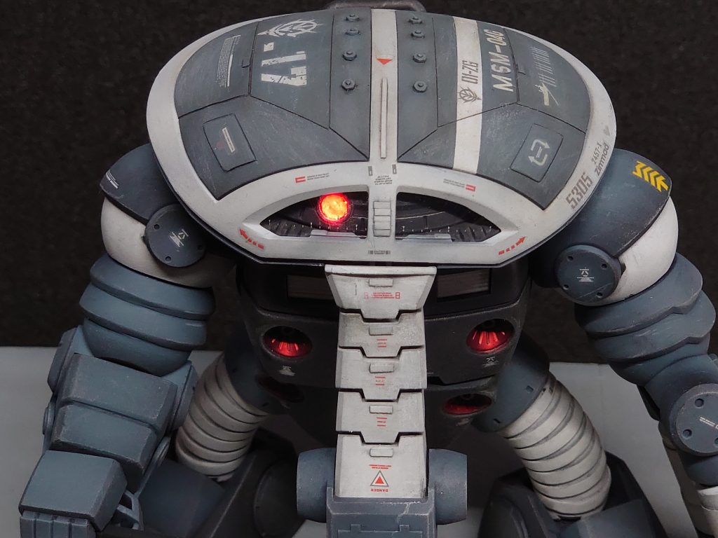 頭部のデカールは豆にやりました。