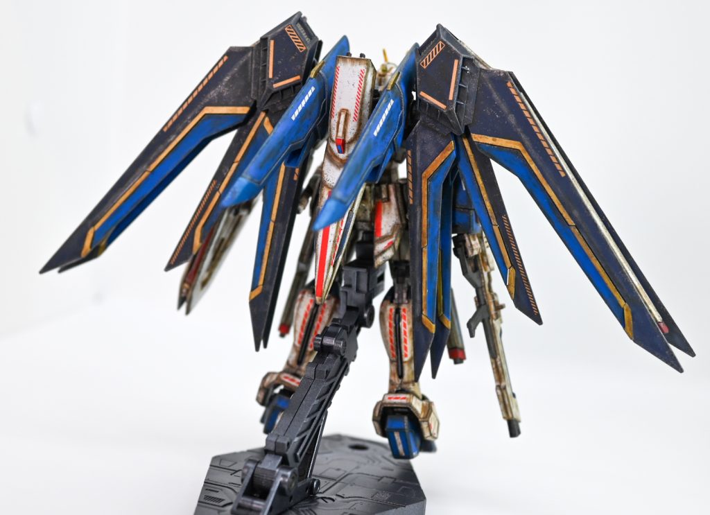 羽は金デカールで情報量増やしています