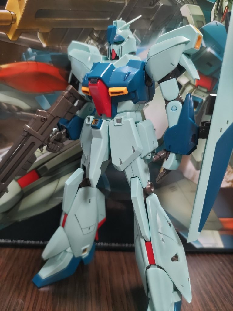 パチ組み。ジェガンよりは強そうだけどνガンダムよりは弱そうな絶妙なデザインだと思う。
